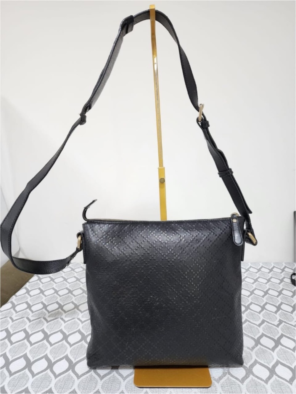 Authentic GUCCI Guccissima Signature Medium Flat Messenger Bag Black - Picture 4 of 15